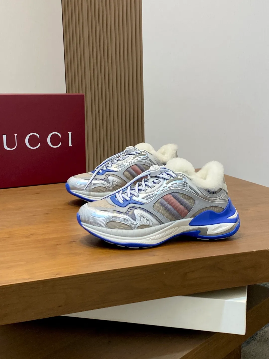 Men's men's shoes 💰980 Gucci Gucci 2.0 sneakers, retro casual shoes, original purchase, development, production. Gucci 2.0 sneakers reinterpret the brand's iconic striped webbing elements. This sneaker reinterprets the iconic details, using EVA thick soles, with a smart silhouette, bringing a stable and comfortable wearing experience. Beautiful packaging at the delivery counter. Fabric: original imported cowhide + technical fabrics. Lining: imported real wool lining. Sole: original molded ultra-light foam rubber. Bottom thickness: 4CM. Size: 39-44 (customized for 38, 45, 46)